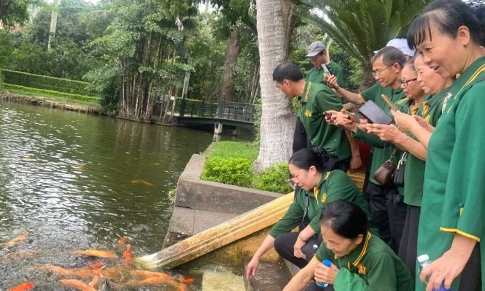 Thousands visit President Ho Chi Minh’s Relic Site ahead of 135th birth anniversary